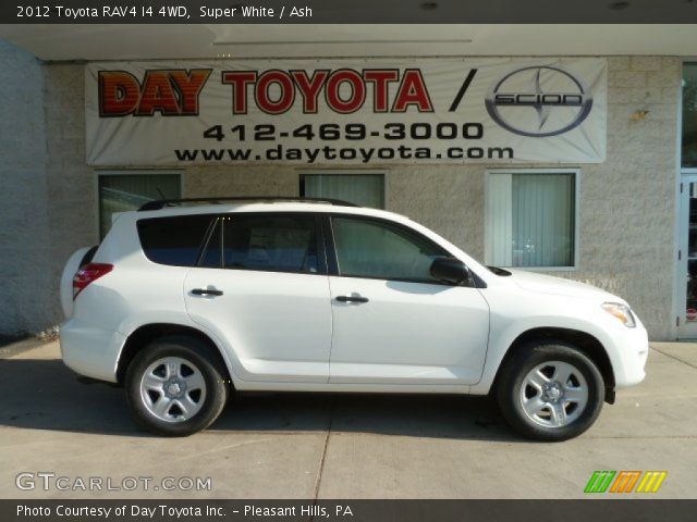 2012 Toyota RAV4 I4 4WD in Super White