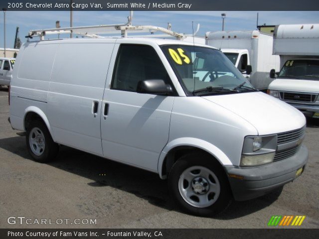 2005 Chevrolet Astro Cargo Van in Summit White