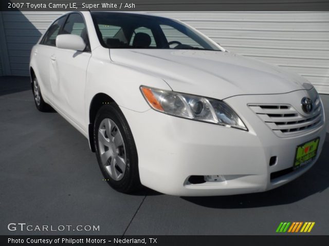 2007 Toyota Camry LE in Super White