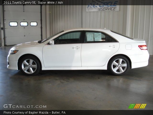 2011 Toyota Camry SE in Super White