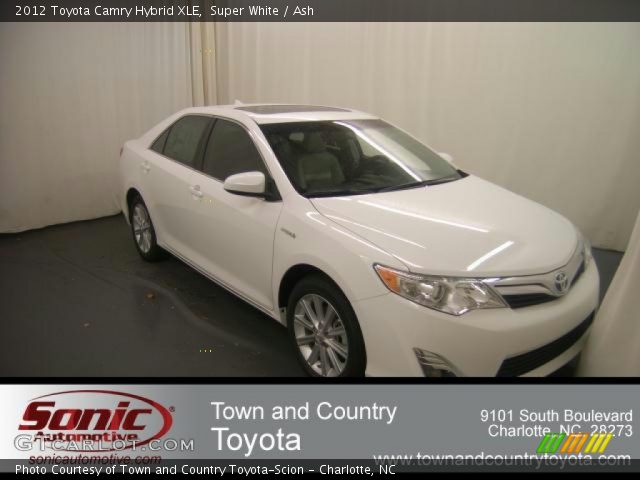 2012 Toyota Camry Hybrid XLE in Super White