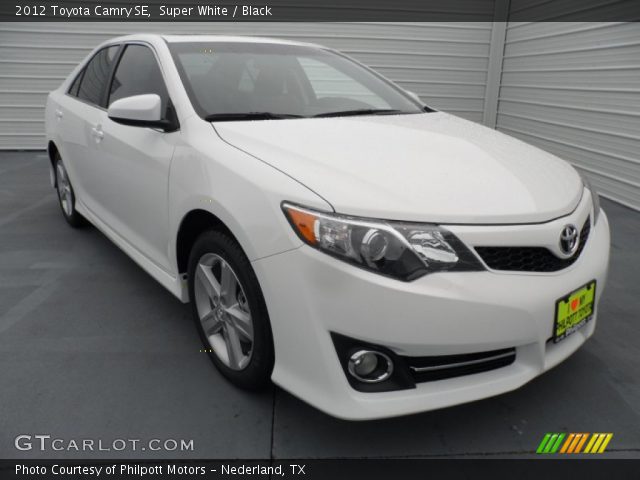 2012 Toyota Camry SE in Super White