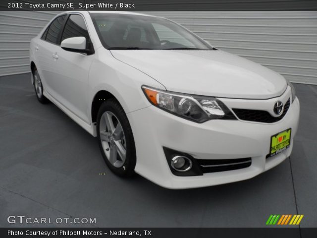 2012 Toyota Camry SE in Super White