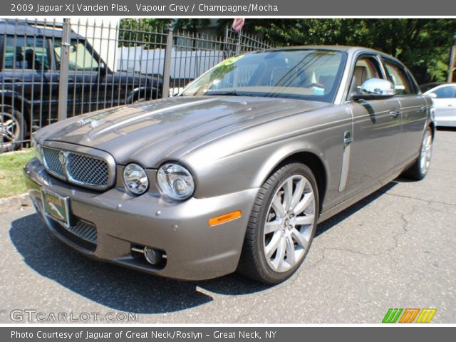 2009 Jaguar XJ Vanden Plas in Vapour Grey