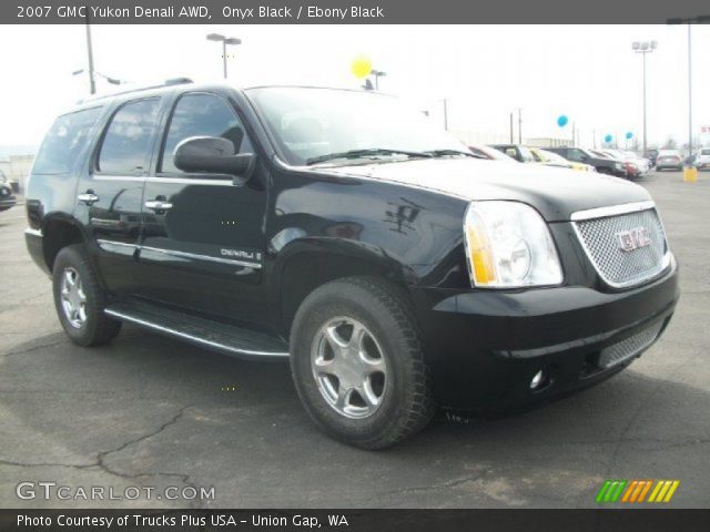 2007 GMC Yukon Denali AWD in Onyx Black