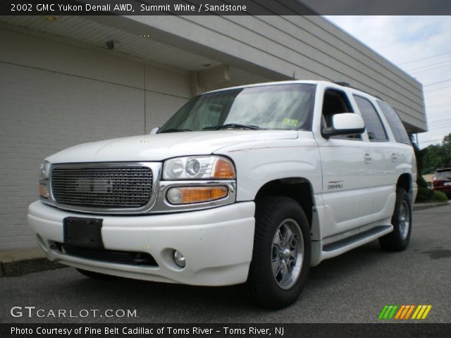 2002 GMC Yukon Denali AWD in Summit White