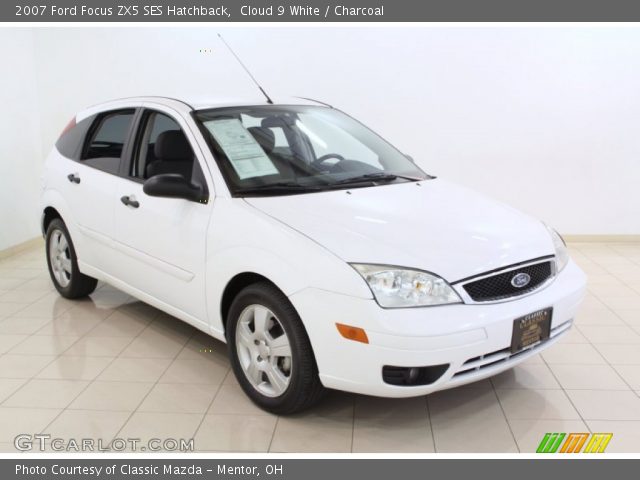 2007 Ford Focus ZX5 SES Hatchback in Cloud 9 White