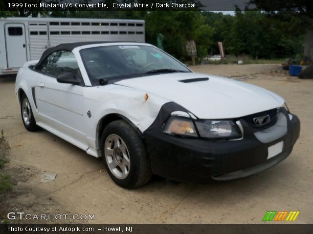 1999 Ford Mustang V6 Convertible in Crystal White
