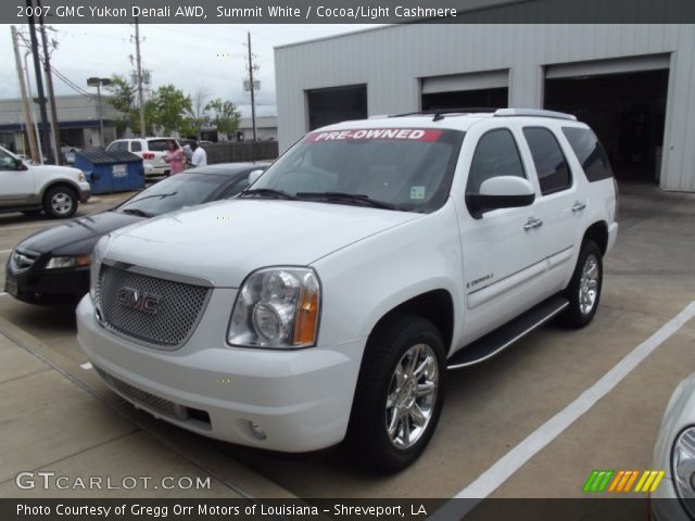2007 GMC Yukon Denali AWD in Summit White