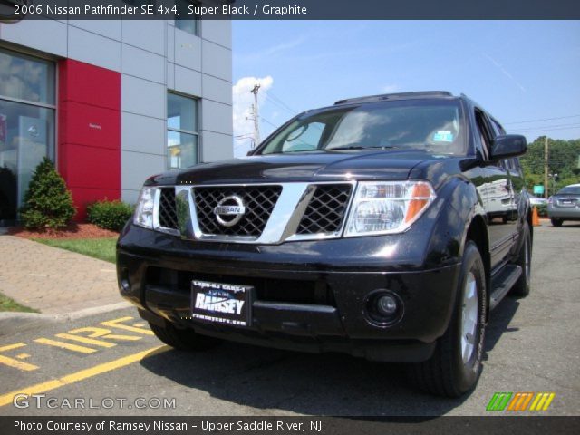 2006 Nissan Pathfinder SE 4x4 in Super Black