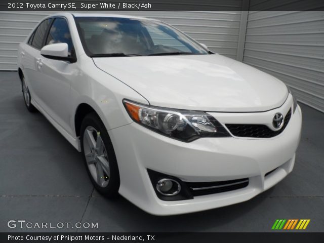 2012 Toyota Camry SE in Super White
