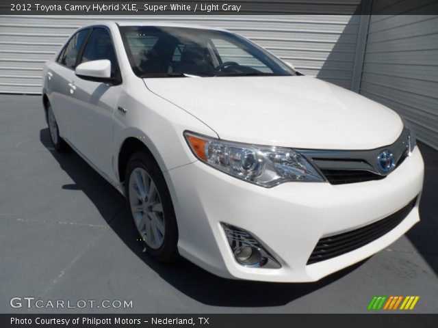 2012 Toyota Camry Hybrid XLE in Super White