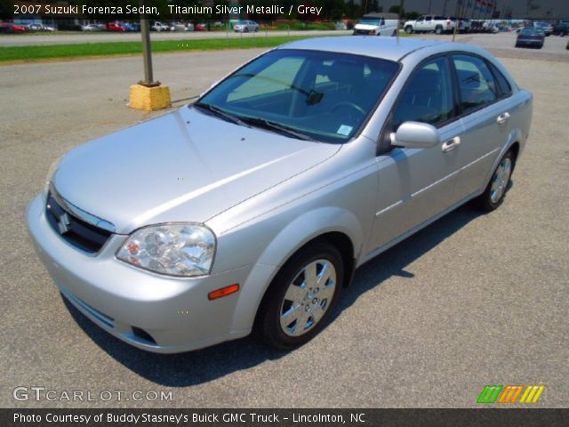 2007 Suzuki Forenza Sedan in Titanium Silver Metallic