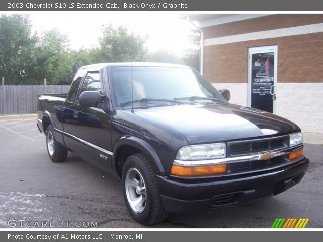 2003 Chevrolet S10 LS Extended Cab in Black Onyx