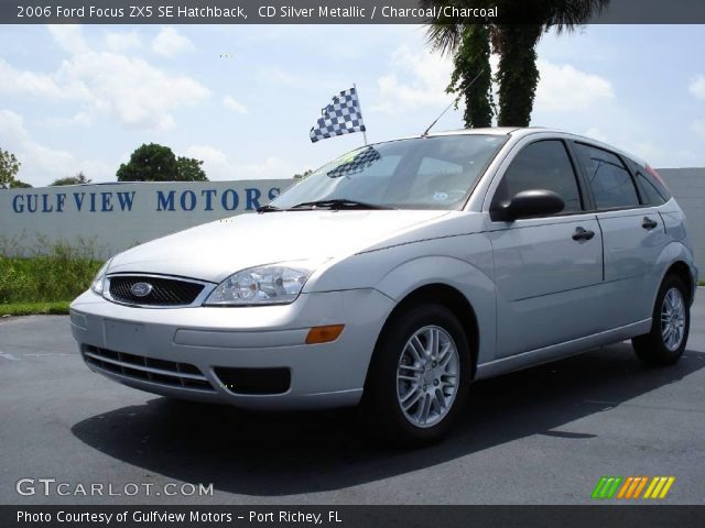 2006 Ford Focus ZX5 SE Hatchback in CD Silver Metallic
