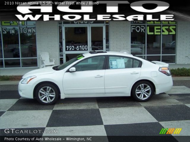 2010 Nissan Altima 3.5 SR in Winter Frost White