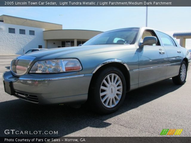 2005 Lincoln Town Car Sedan in Light Tundra Metallic