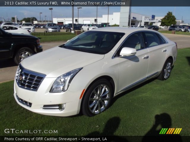 2013 Cadillac XTS Luxury FWD in White Diamond Tricoat