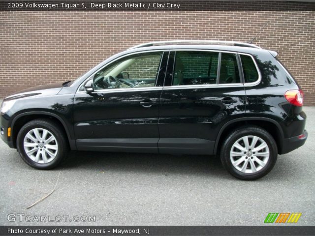 2009 Volkswagen Tiguan S in Deep Black Metallic