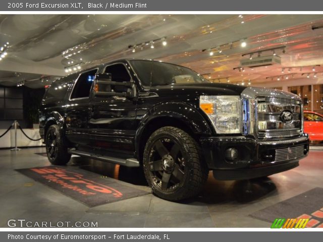 2005 Ford Excursion XLT in Black