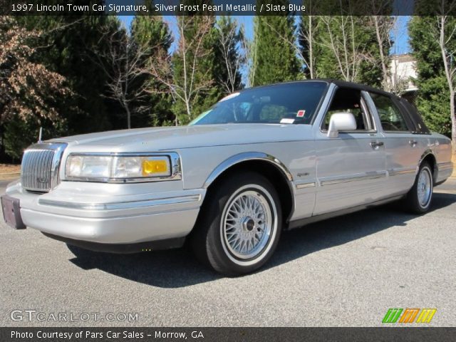 1997 Lincoln Town Car Signature in Silver Frost Pearl Metallic