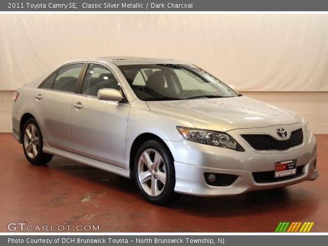 2011 Toyota Camry SE in Classic Silver Metallic