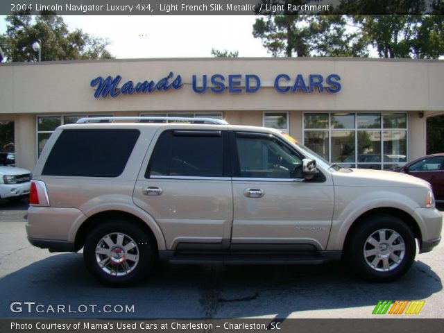 2004 Lincoln Navigator Luxury 4x4 in Light French Silk Metallic