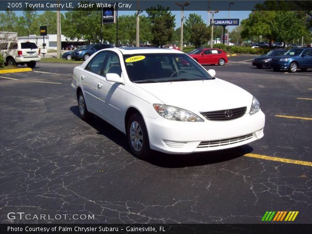 2005 Toyota Camry LE in Super White