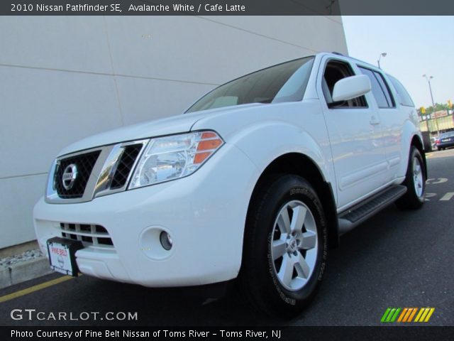 2010 Nissan Pathfinder SE in Avalanche White