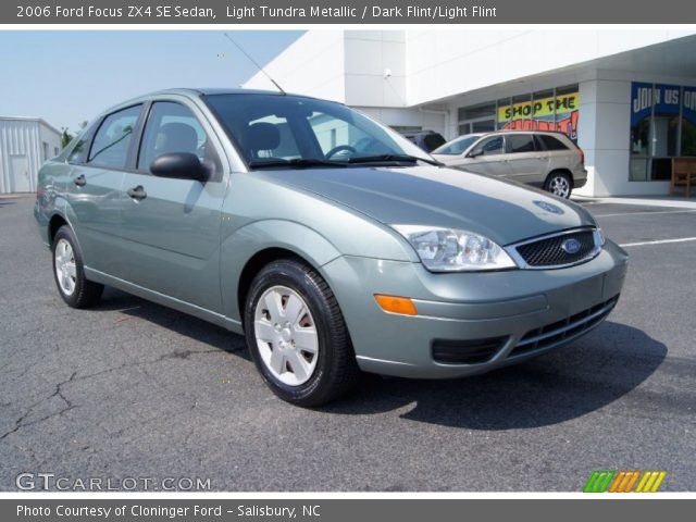 2006 Ford Focus ZX4 SE Sedan in Light Tundra Metallic