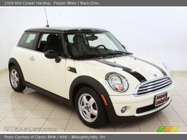 2009 Mini Cooper Hardtop in Pepper White