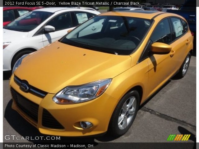 2012 Ford Focus SE 5-Door in Yellow Blaze Tricoat Metallic