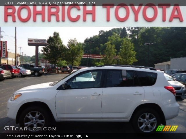 2011 Toyota RAV4 I4 4WD in Super White