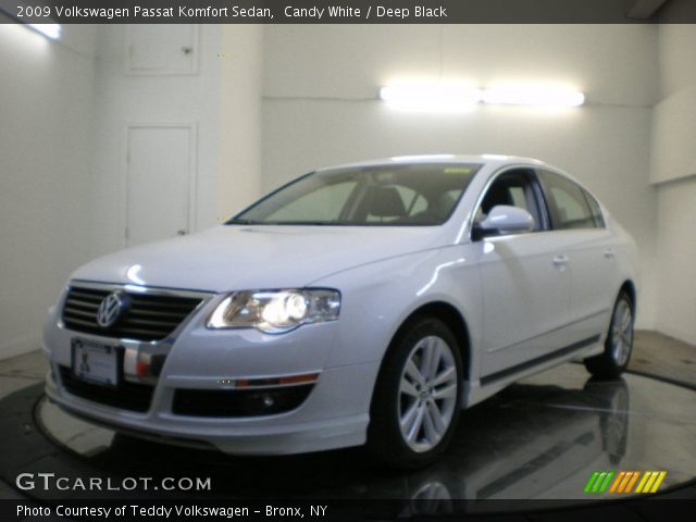2009 Volkswagen Passat Komfort Sedan in Candy White