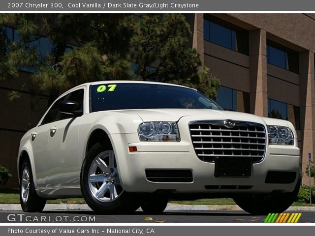 2007 Chrysler 300  in Cool Vanilla