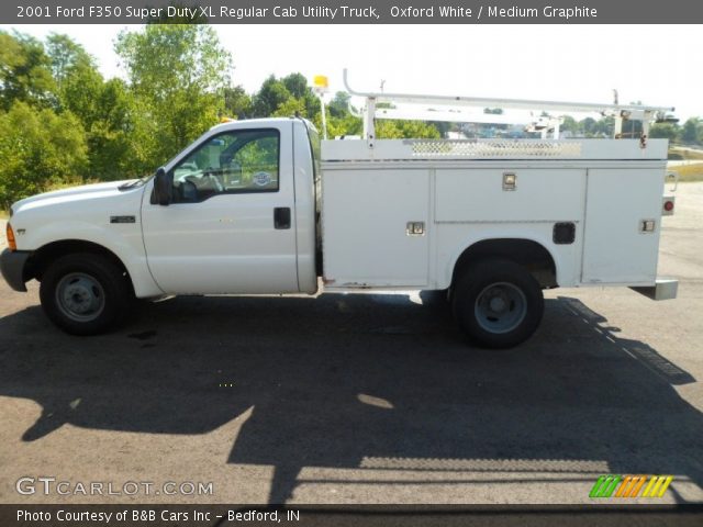 2001 Ford F350 Super Duty XL Regular Cab Utility Truck in Oxford White