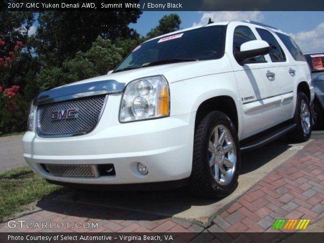 2007 GMC Yukon Denali AWD in Summit White