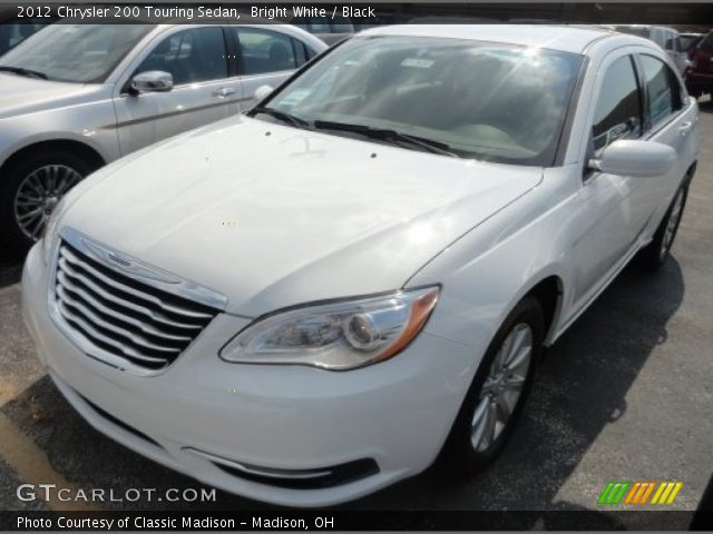 2012 Chrysler 200 Touring Sedan in Bright White