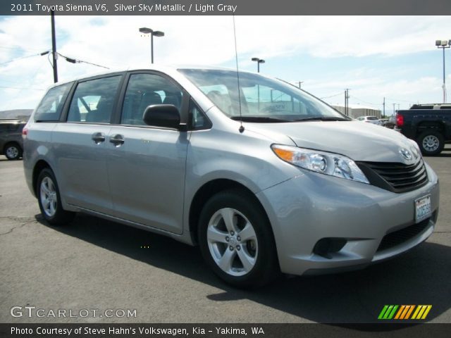 2011 Toyota Sienna V6 in Silver Sky Metallic