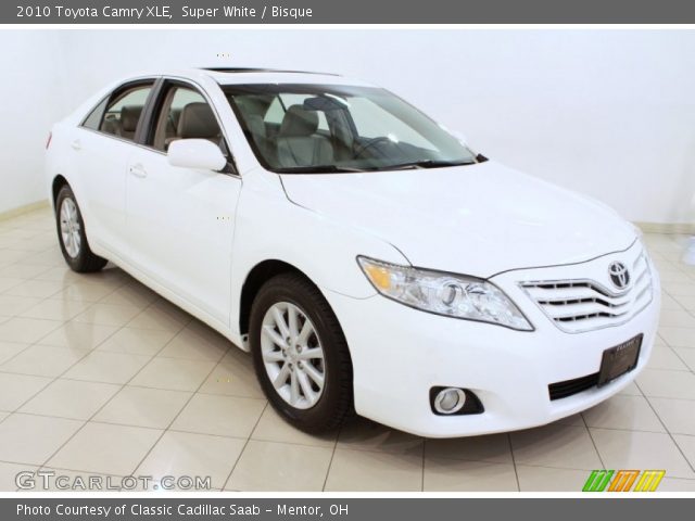 2010 Toyota Camry XLE in Super White