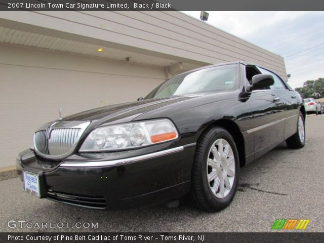 2007 Lincoln Town Car Signature Limited in Black