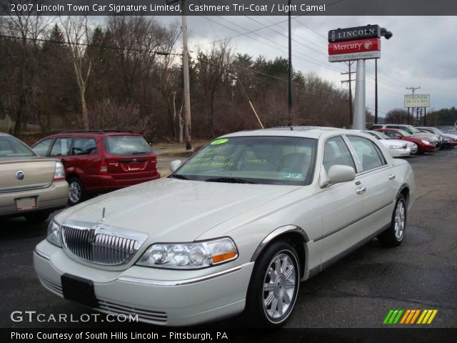 2007 Lincoln Town Car Signature Limited in Cashmere Tri-Coat