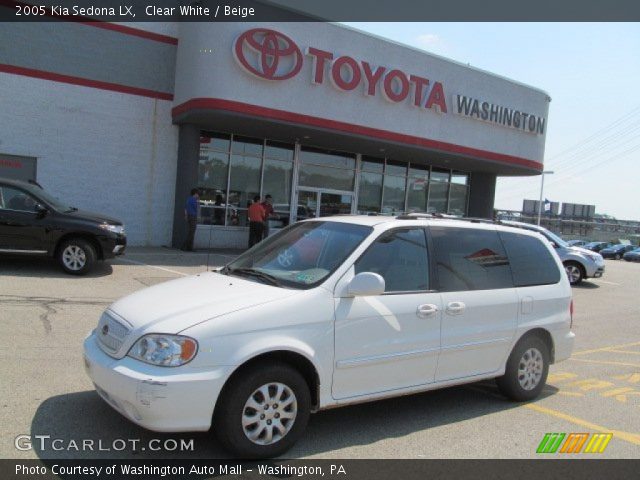 2005 Kia Sedona LX in Clear White