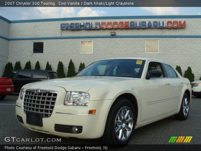 2007 Chrysler 300 Touring in Cool Vanilla