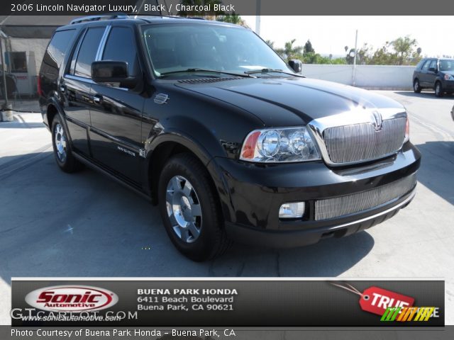 2006 Lincoln Navigator Luxury in Black
