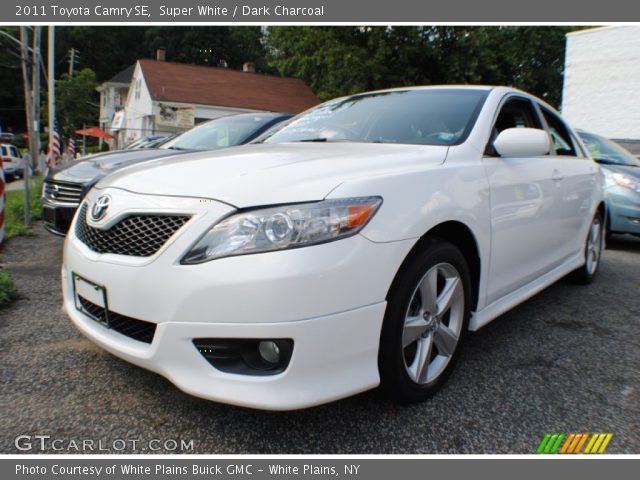 2011 Toyota Camry SE in Super White