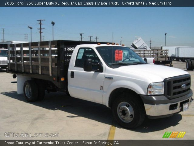2005 Ford F350 Super Duty XL Regular Cab Chassis Stake Truck in Oxford White