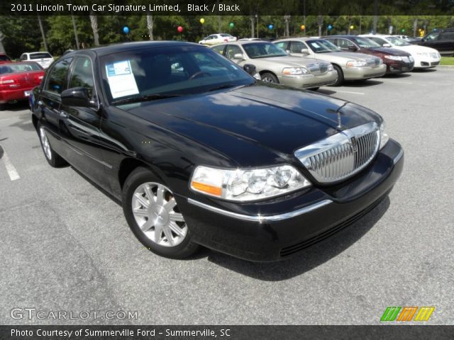 2011 Lincoln Town Car Signature Limited in Black