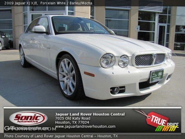 2009 Jaguar XJ XJ8 in Porcelain White