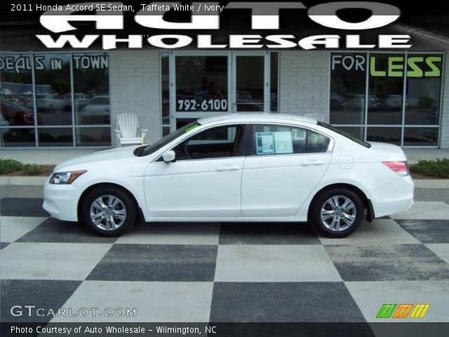 2011 Honda Accord SE Sedan in Taffeta White